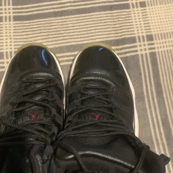 Youth Jordans - Picture 5 of 10